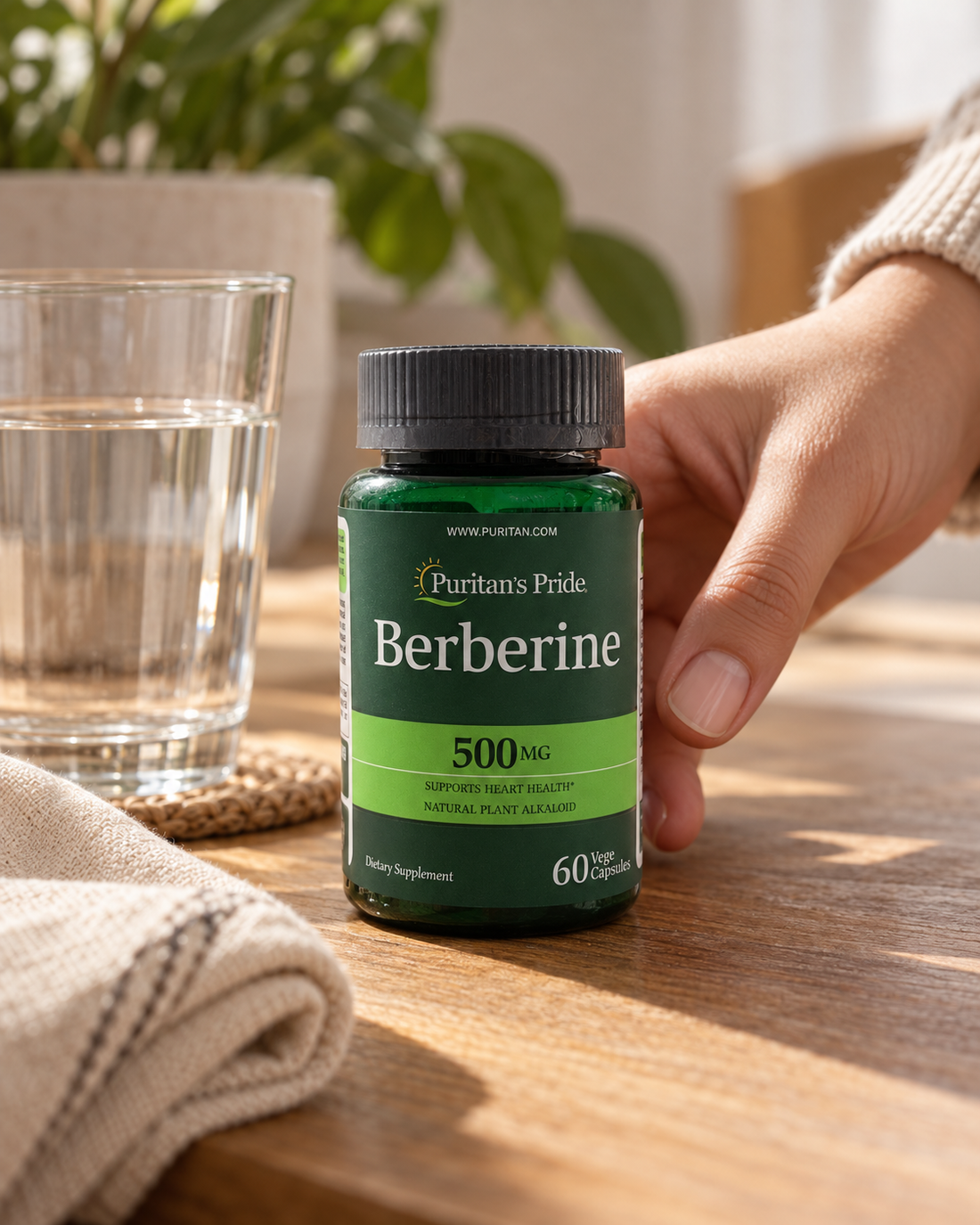 Berberine · Puritan’s Pride en una escena cotidiana junto a un vaso de agua