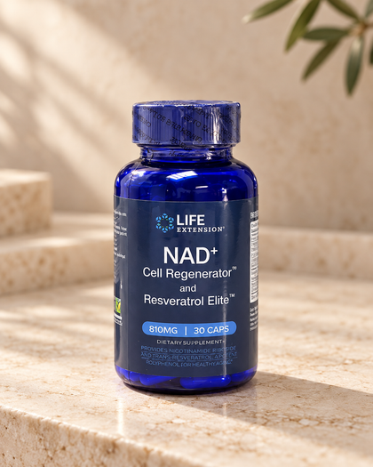 Life Extension NAD+ · 30 cápsulas sobre una superficie de piedra clara